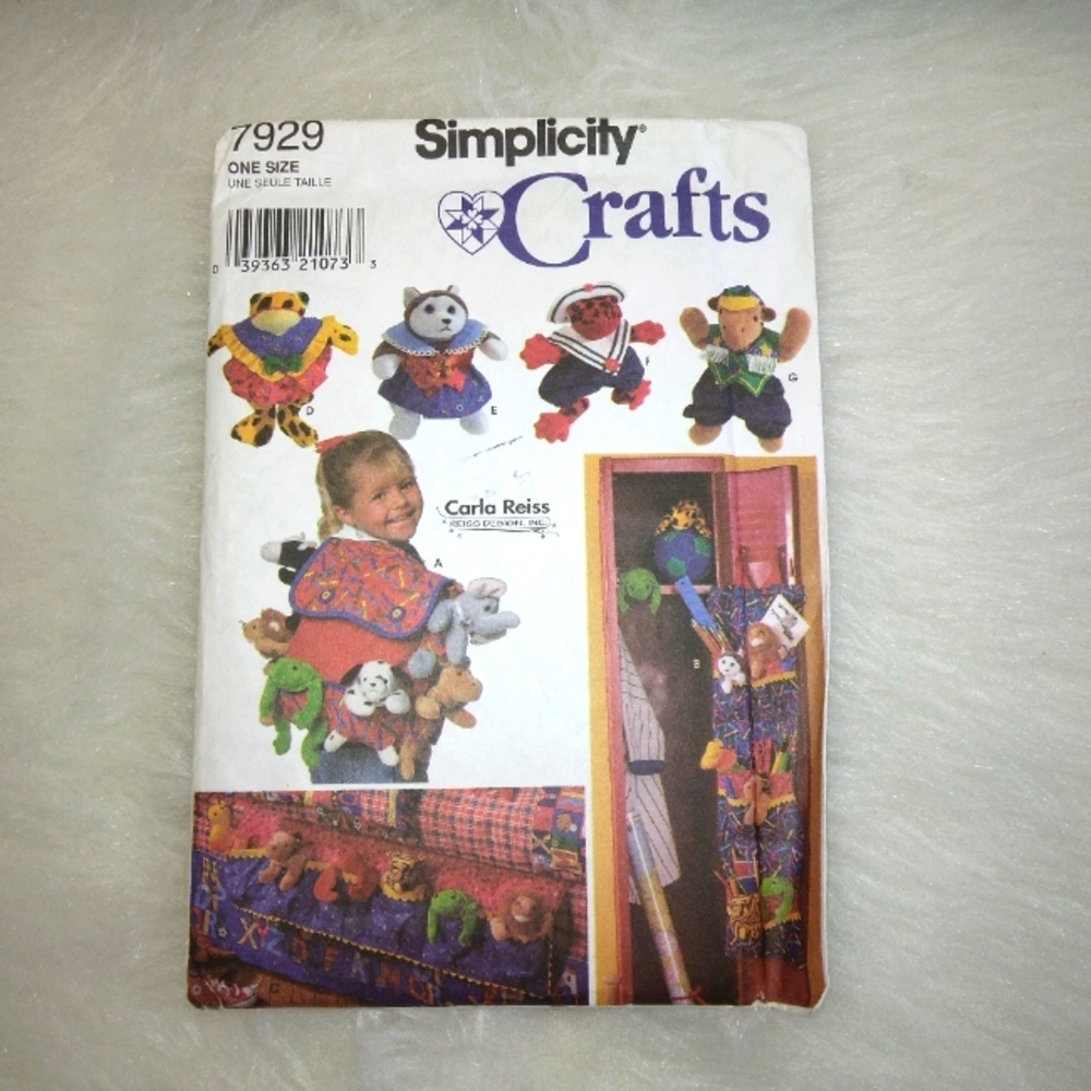 SIMPLICITY 7929 Accessories for 9 inch bean bag animals by Carla Reiss